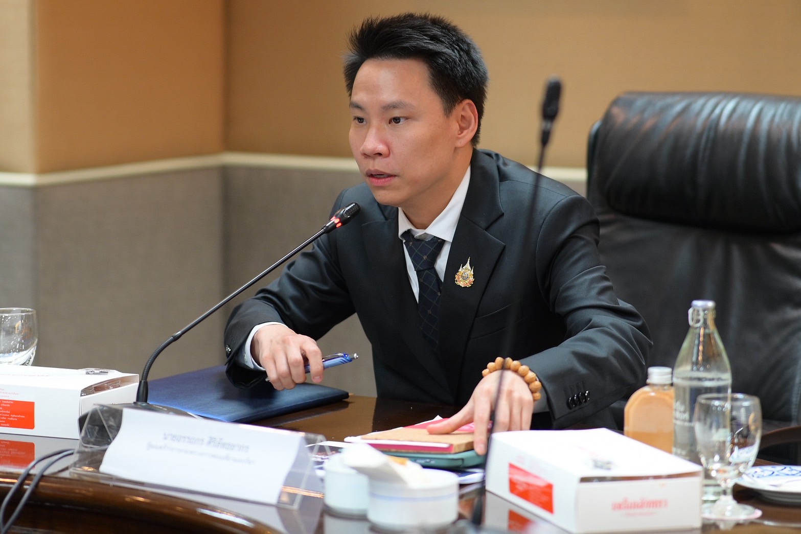 รัฐมนตรีท่องเที่ยวประชุมติดตามผลการดำเนินงาน ททท. เร่งกระตุ้นตลาดท่องเที่ยวปลายปีช่วงไฮซีซัน 