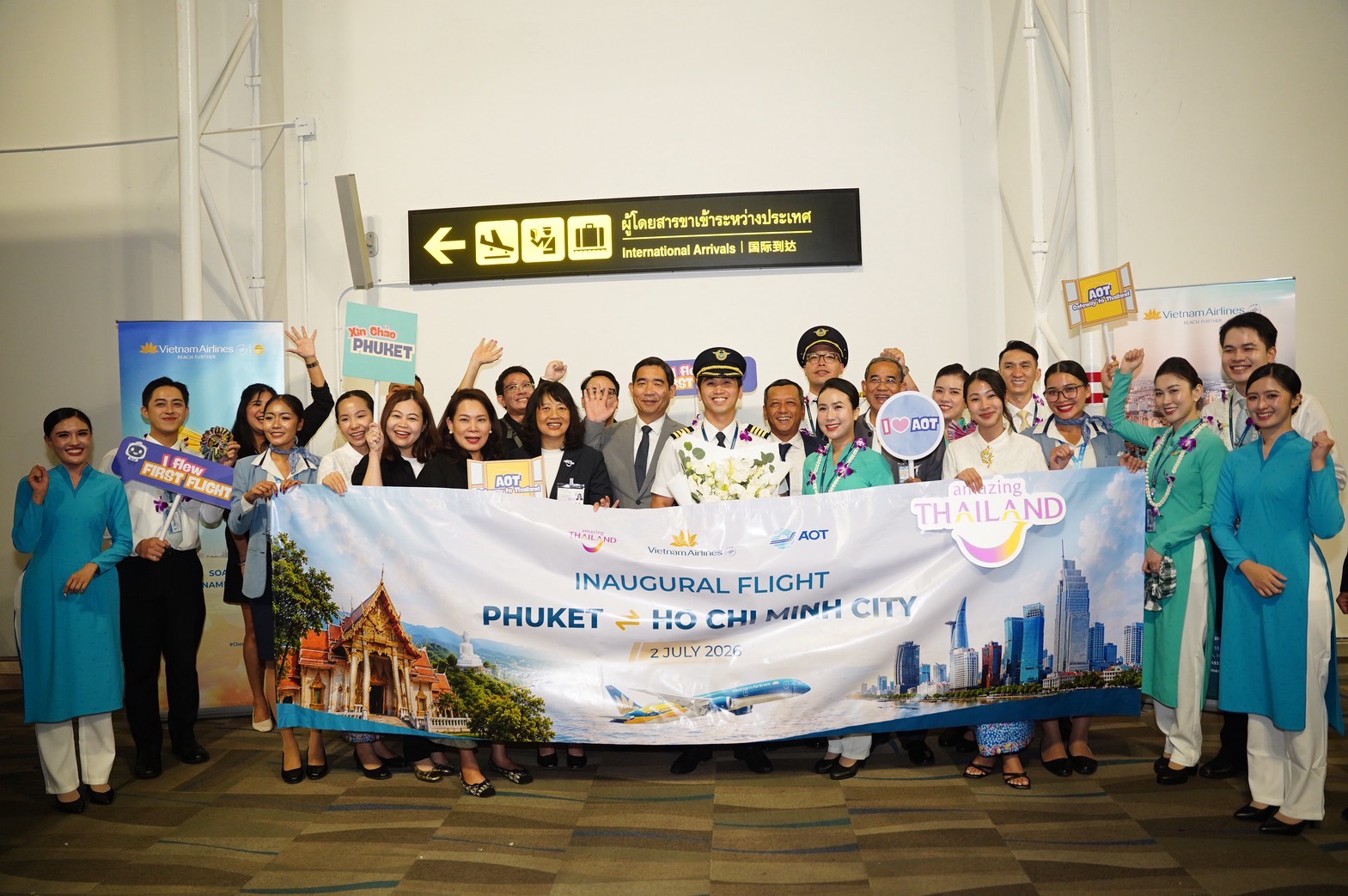 ททท. จับมือพันธมิตร Vietnam Airlines เปิดเที่ยวบินปฐมฤกษ์เส้นทางโฮจิมินห์–ภูเก็ต ต่อยอดความร่วมมือด้านการท่องเที่ยวและการเชื่อมโยงทางอากาศ กระตุ้นตลาดนักท่องเที่ยวคุณภาพ