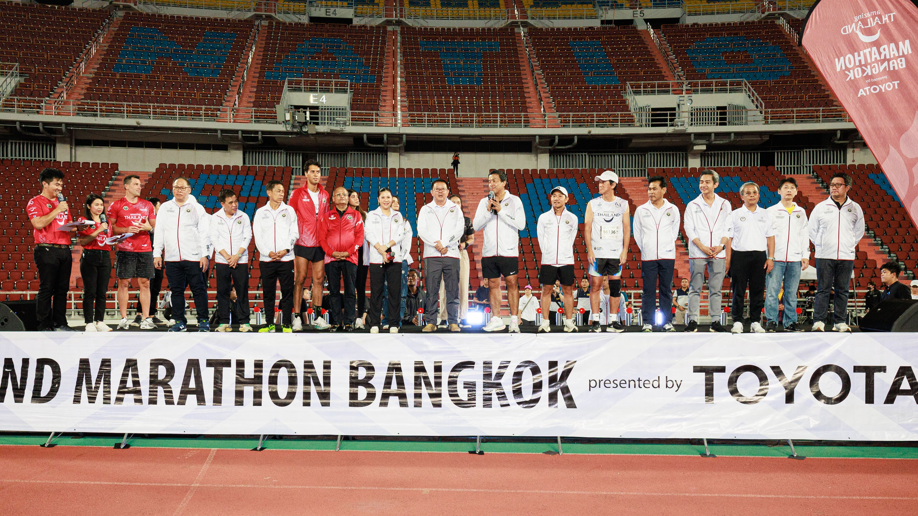 ททท. จัดแข่งขัน “วิ่งผ่าเมือง” AMAZING THAILAND MARATHON 2023 presented by TOYOTA   ทุบสถิตินักวิ่ง 28,819 คน ดันรายได้สะพัดกว่า 565 ล้านบาท