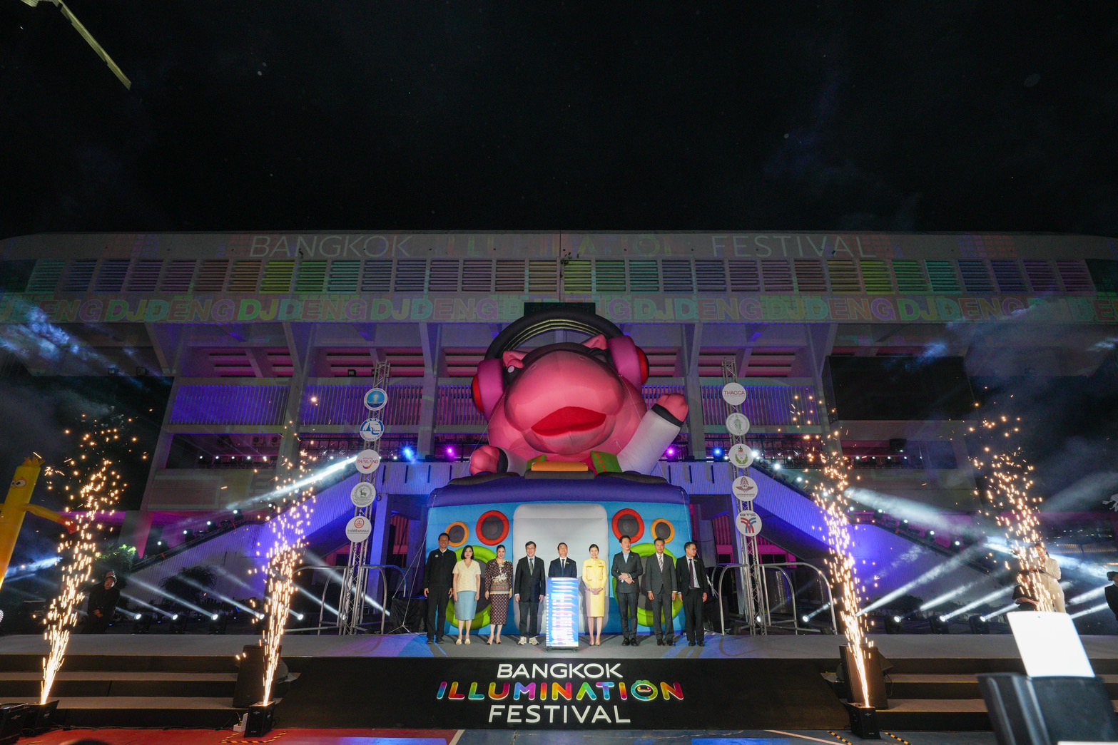 รมว.ท่องเที่ยว เปิดงาน “BANGKOK ILLUMINATION FESTIVAL” ปรากฏการณ์แสงสีสุดอลังการในธีม “หมูเด้งบุกกรุง” เริ่มเด้ง 9 แลนด์มาร์กทั่วกรุงเทพฯ พร้อมกัน 17 ธันวาคมนี้