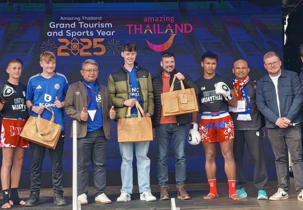 ททท. จับมือสโมสรเลสเตอร์ซิตี้ นำเสนอเสน่ห์ Soft Power มวยและอาหารไทย ในเวทีการแข่งขันฟุตบอลแมตช์สำคัญระดับโลก ณ คิงเพาเวอร์ สเตเดียม สหราชอาณาจักร