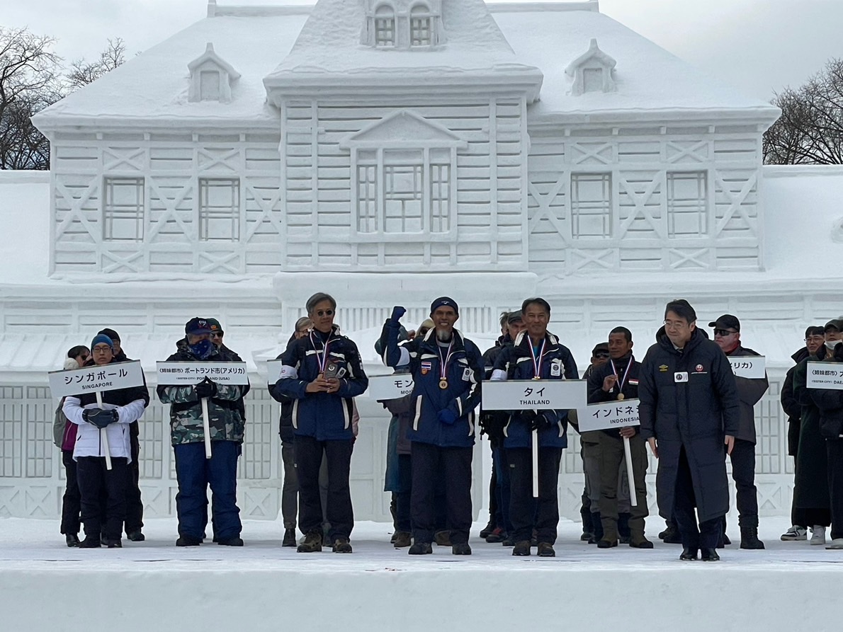 นักแกะสลักหิมะไทยพาผลงาน “The Naga Fireballs” คว้าที่ 2 จาก “Sapporo International Snow Sculpture ครั้งที่ 48”